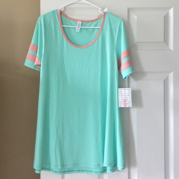 LuLaRoe Tops - LulaRoe Perfect T